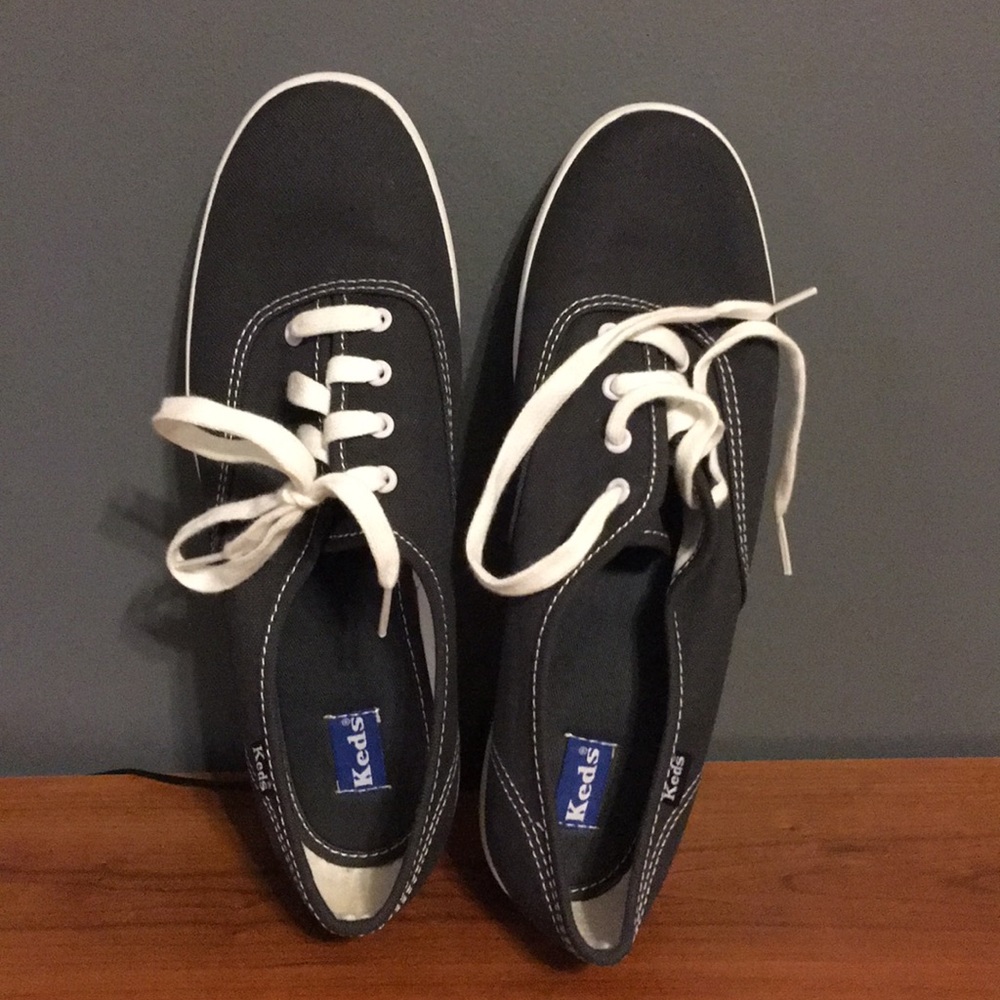 Keds navy blue canvas shoe 8.5